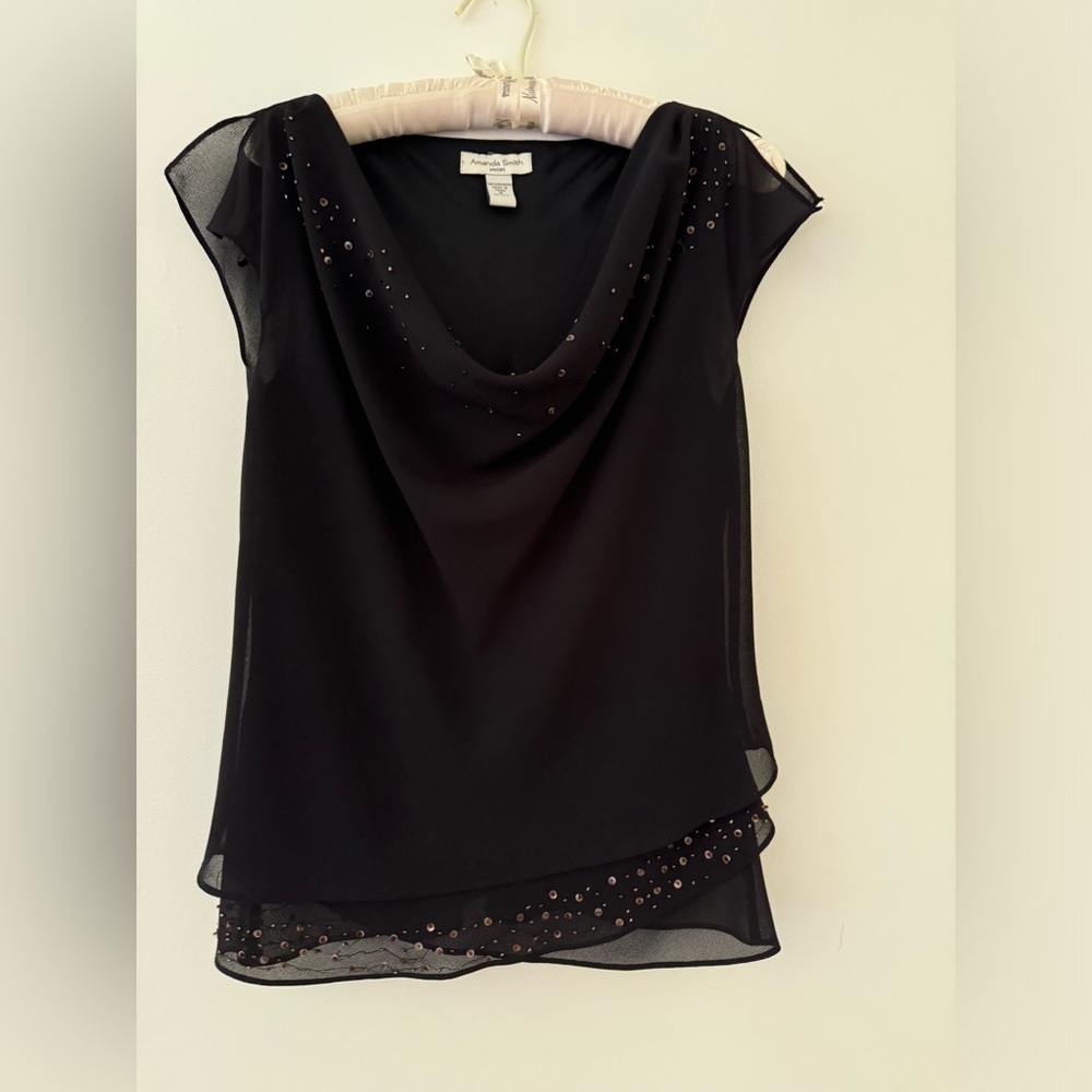 Beautiful Classy Amanda Smith, Two (2) Piece Set,
Skirt and Top, Size 6 - Picture 2 of 10
